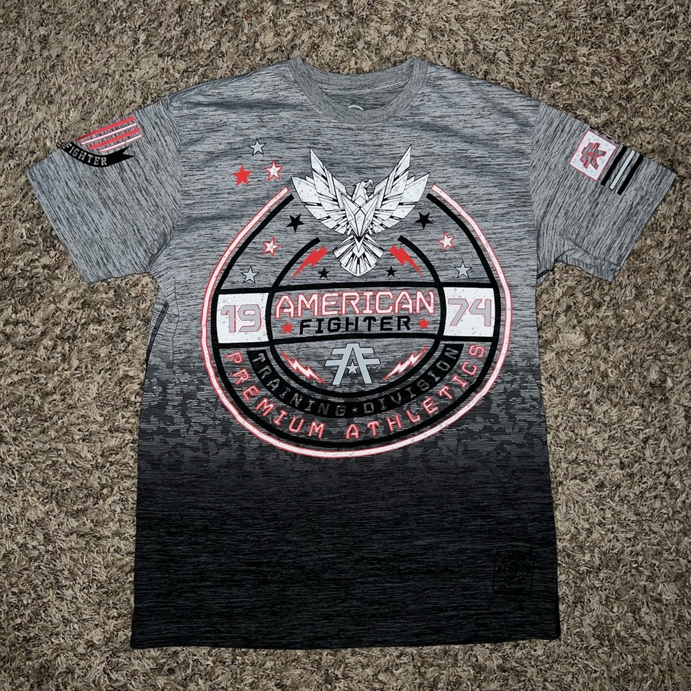 American Fighter Like NEW T-Shirt - Men’s Medium